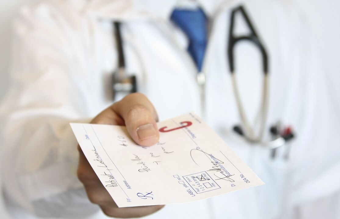 Doktor daje recept za liječenje problema s potencijom nakon 50